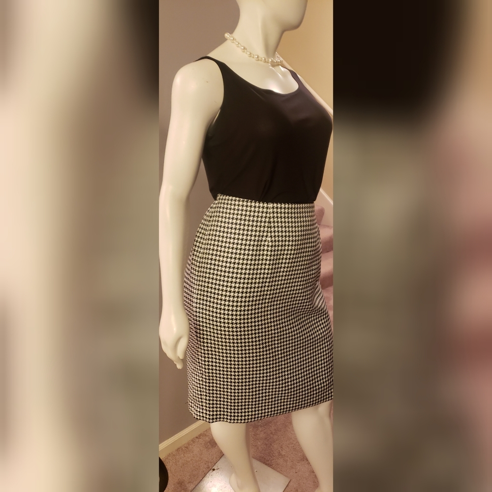 Knee-length Houndstooth Skirt